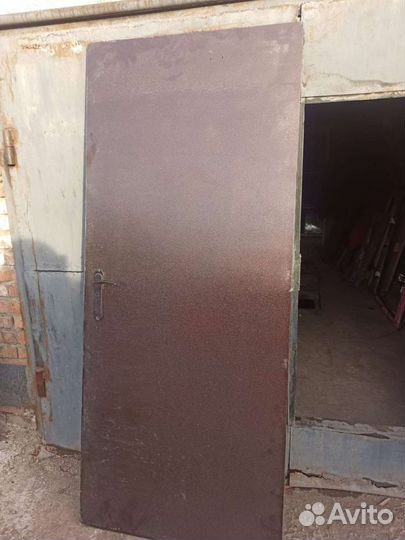 Металлическая дверь бу сняли с магазина