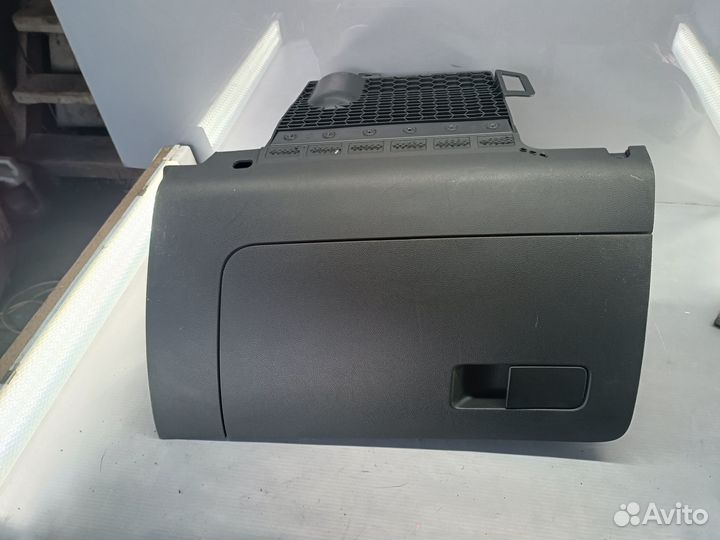 Бардачок Skoda Rapid