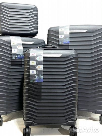 Чемодан полипропилен размер М