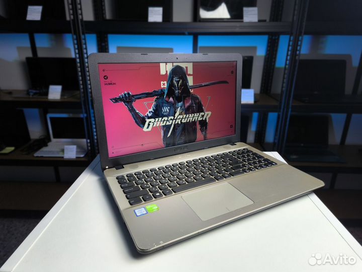 Игровой ноутбук Asus: i3-6006U/12GB/GeForce 920MX