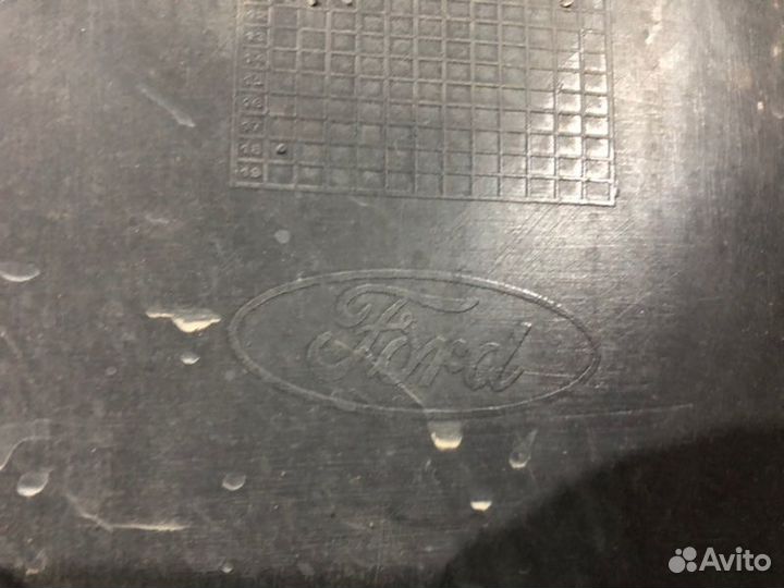 Подкрылок передний левый Ford Focus 3 хетчбэк 1