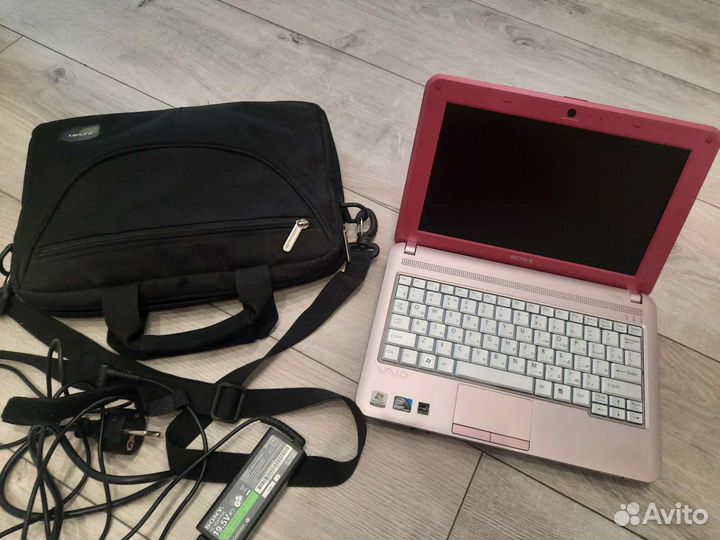 Нетбук Sony vaio (почти новый), планшет в подарок