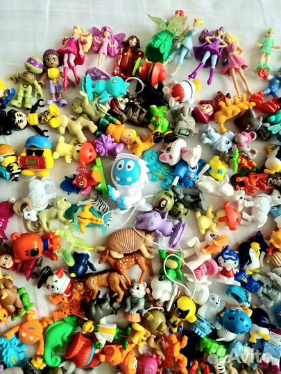 Игрушки из киндера и других яиц пакетом 1110 гр