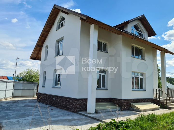 Коттедж 350 м² на участке 9 сот.