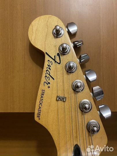 Электрогитара Fender Standard Stratocaster L/H