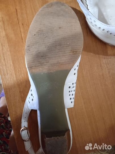 Босоножки кожанные