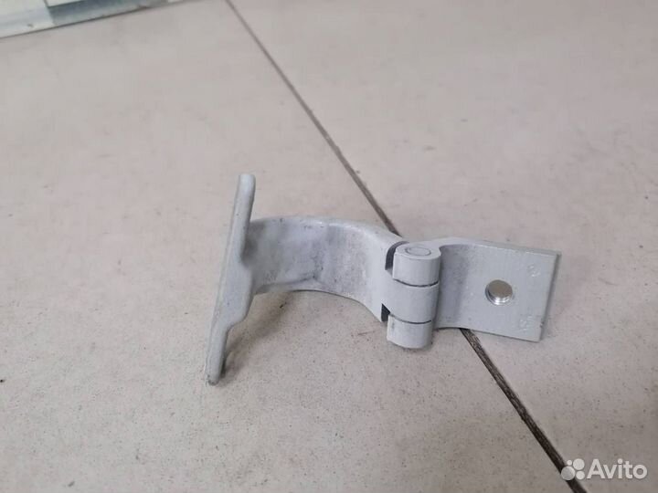 Петля двери багажника Skoda Octavia A7 2013