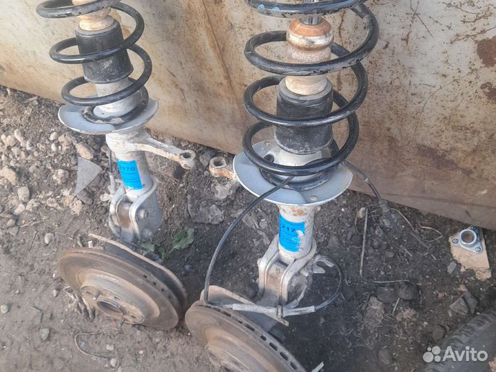 Передний стойки приора