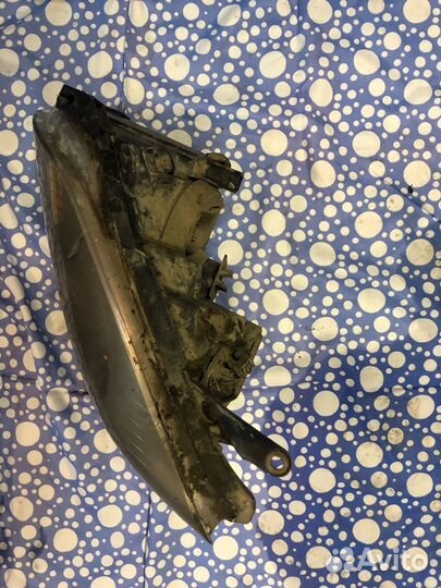 Фары Toyota Avensis 2003