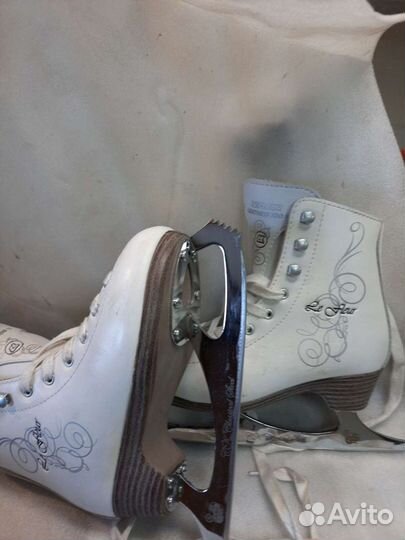 Коньки фигурные женские