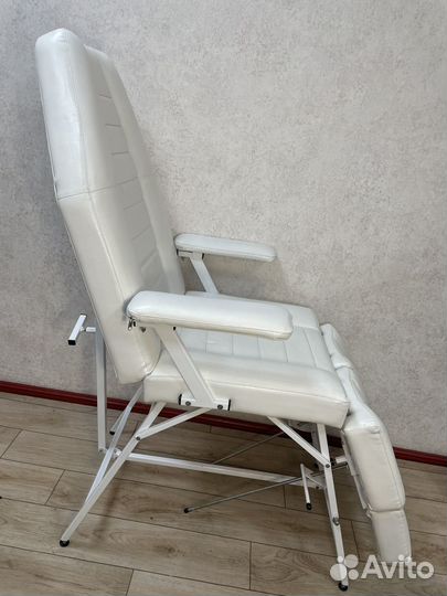 Кресло для педикюра,кушетка