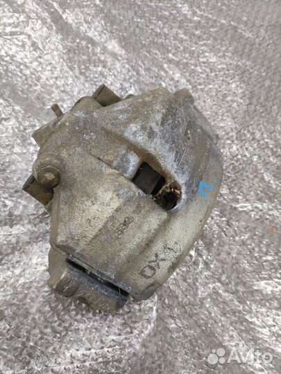 Тормозной суппорт передний на skoda rapid