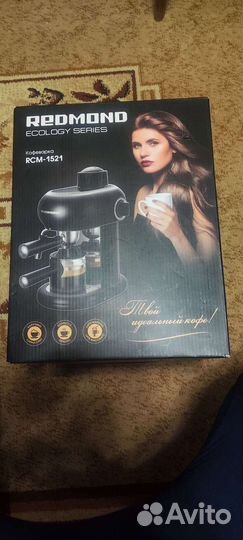 Кофеварка рожковая Redmond RCM-1521 черный