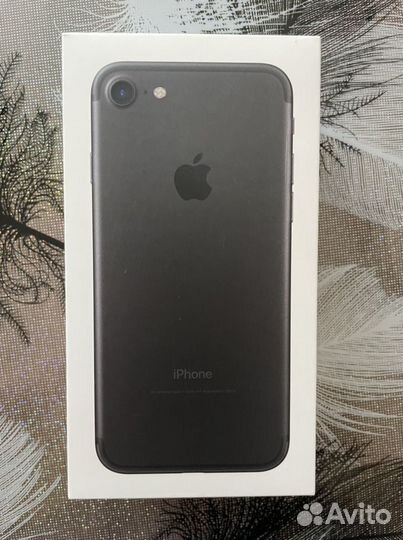 Коробка от iPhone 7