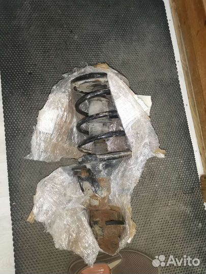 Стойка передняя правая honda civic eu 1 eu7