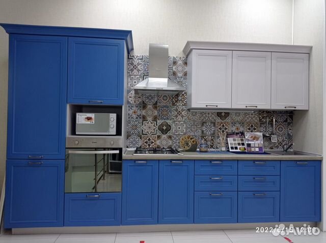 Кухонный гарнитур с витрины Неоклассика