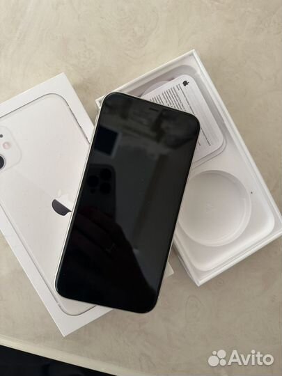 Телефон iPhone 11