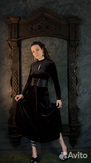 Платье хамелеон из угольного бархата