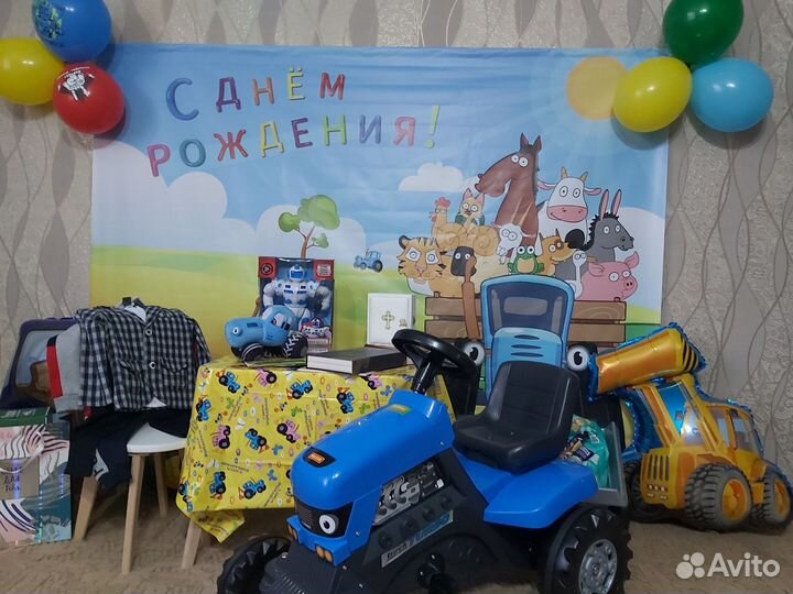 Фотозона- баннер синий трактор