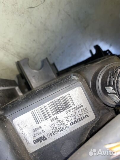 Фара правая 30698854 Volvo XC70 V70 SZ59 SW59 3069