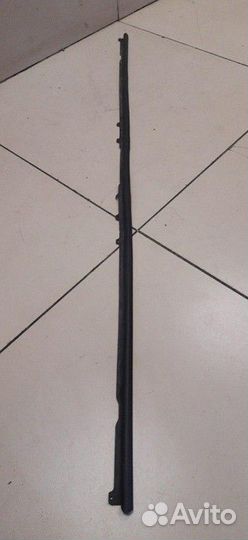 Уплотнитель капота Toyota Camry