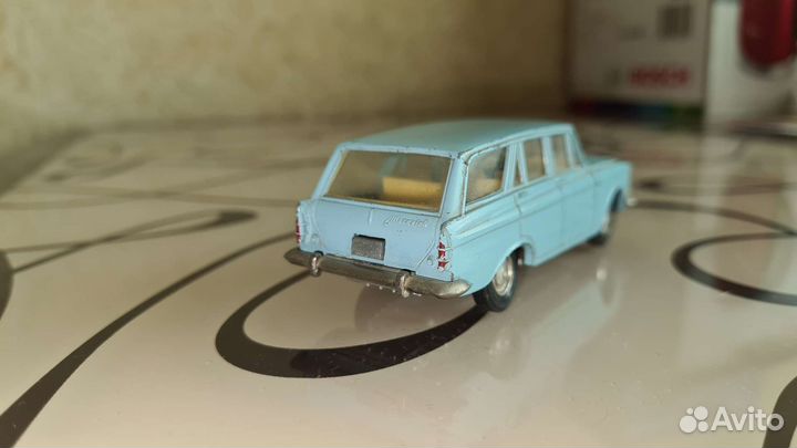Модель 1:43 Москвич-427