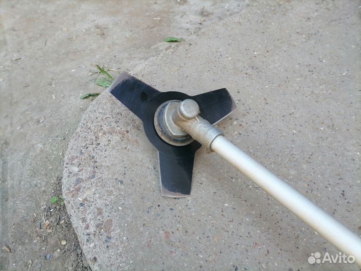 Триммер- кусторез бензомоторный