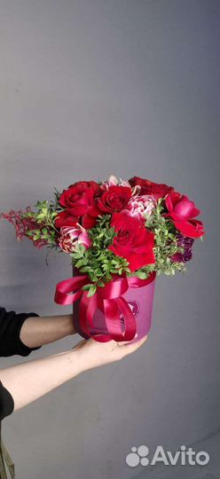 Цветы в шляпной коробке