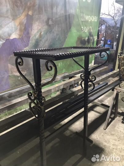 Столик и лавка