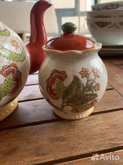 Заварочный чайник и схарница