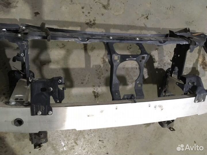 Рамка радиаторов передняя Mercedes-Benz E-Class