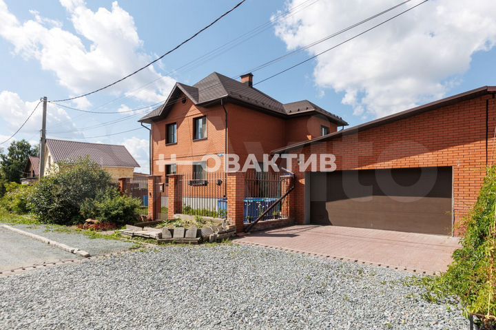 Коттедж 247 м² на участке 6,3 сот.