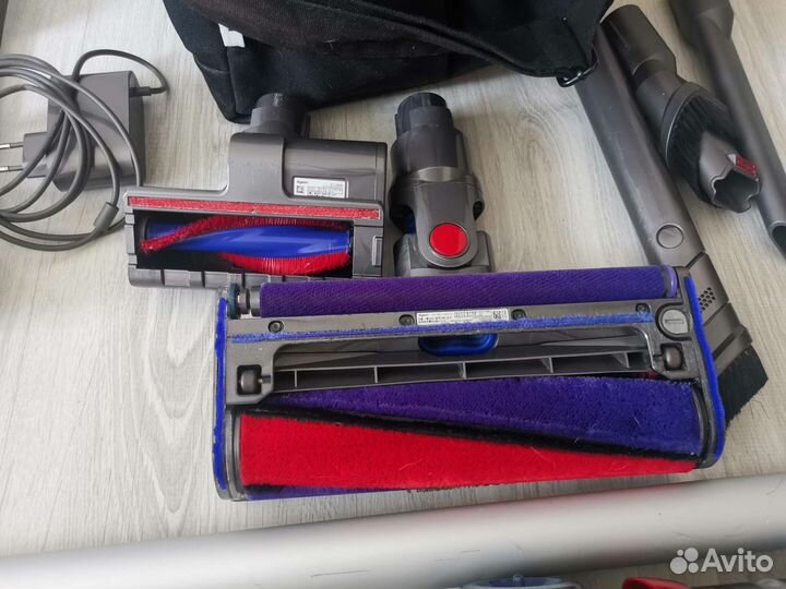 Пылесос Dyson v8