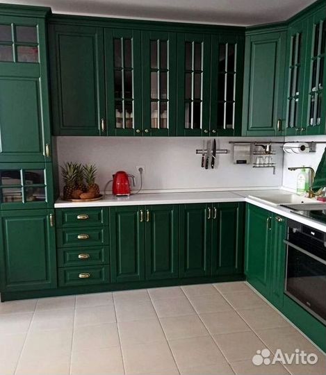 Угловая кухня в классике на заказ