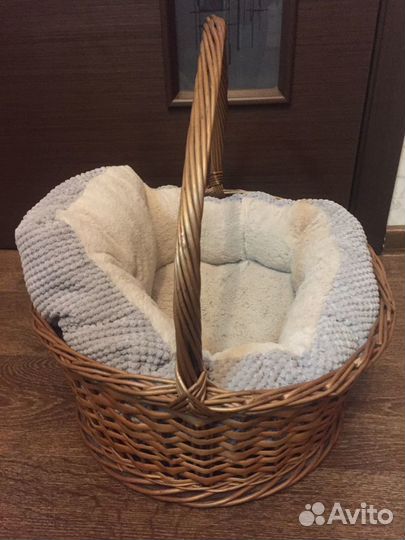 Плетеная лежанка для кошки или собаки