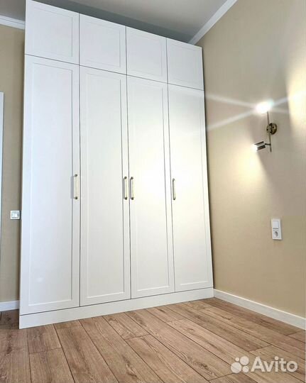 Шкаф встроенный распашной