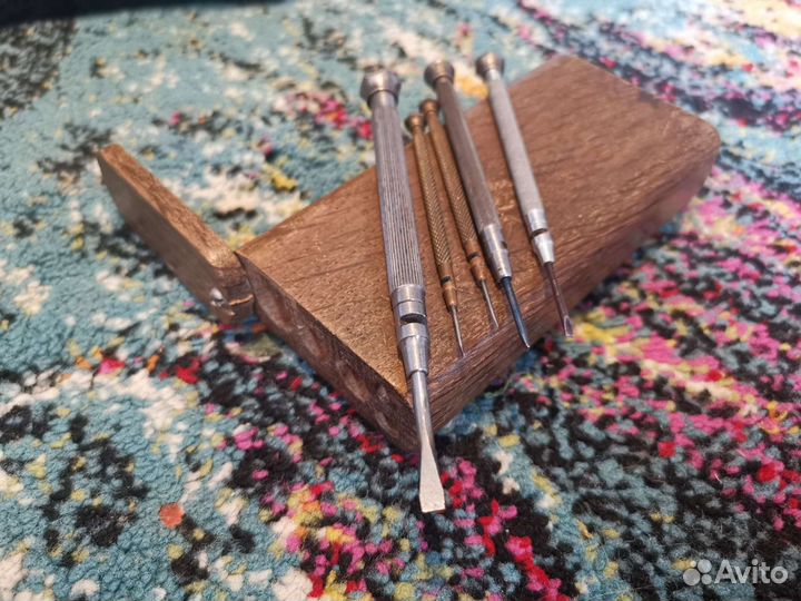 Набор плоских шлицевых отверток в деревянном чехле