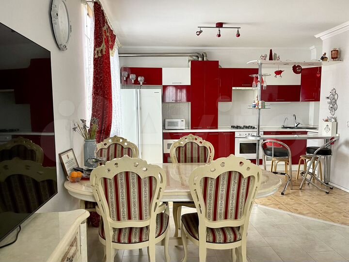 4-к. квартира, 120 м², 3/3 эт.