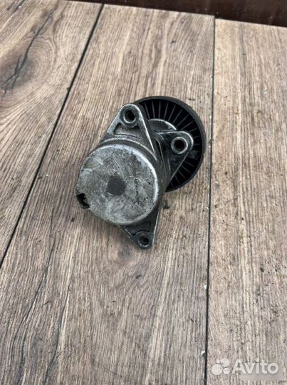 Натяжной ролик Mercedes-Benz W210 3.2