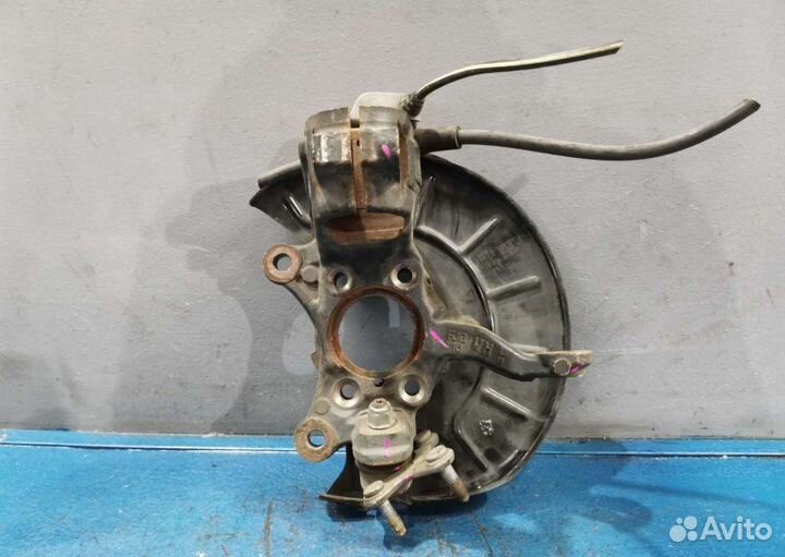 Кулак поворотный правый Volkswagen Golf 6