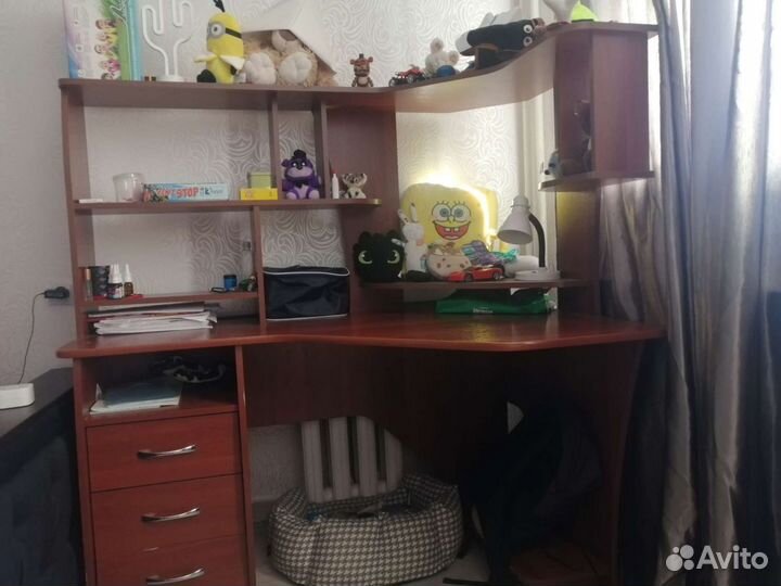 Угловой письменный стол