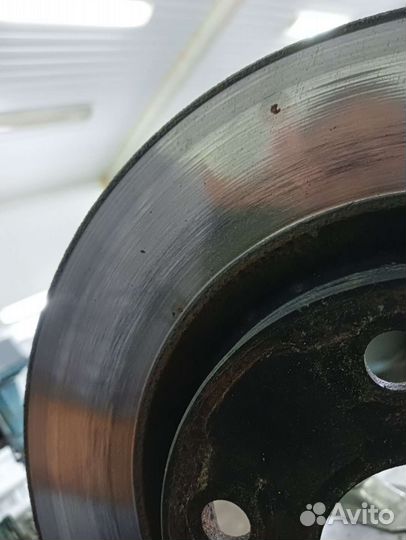 Тормозные диски на camry XV 40 2010г