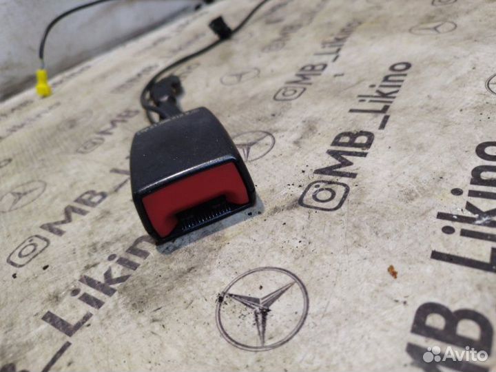 Замок ремня безопасности передний Mercedes E-Class