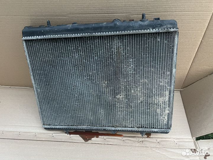 Радиатор охлаждения двигателя Peugeot 308 2.0HDI