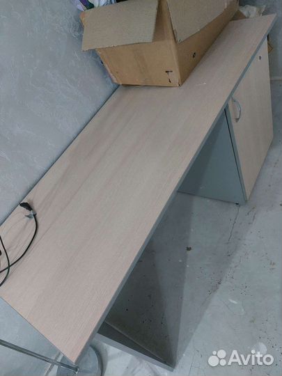 Письменный стол (офисный,компьютерный)