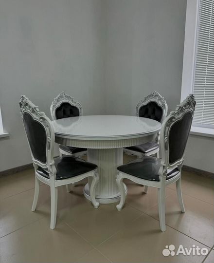 Стол и стулья в гостиную. В наличии