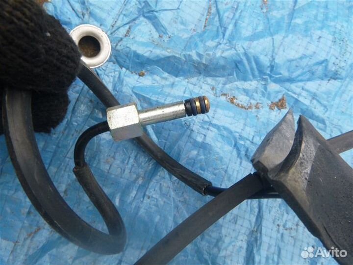 Клапан пневмоподвески передний левый Toyota