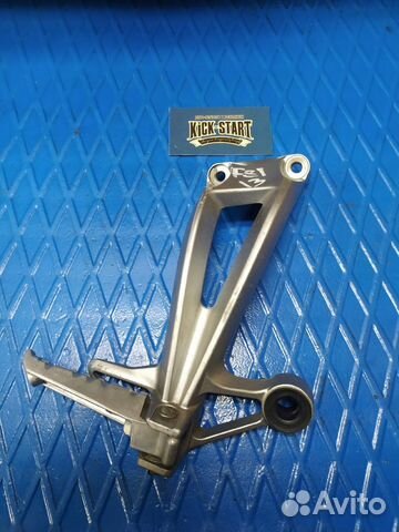 Кронштейн правый подножки пассажира Yamaha FZ1