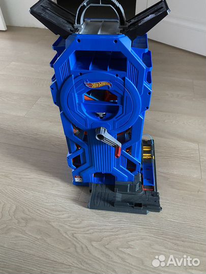 Hot wheels мега гараж