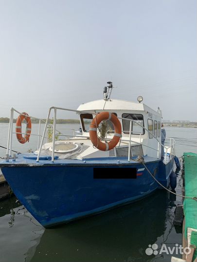 Водоизмещающий катер Гринда